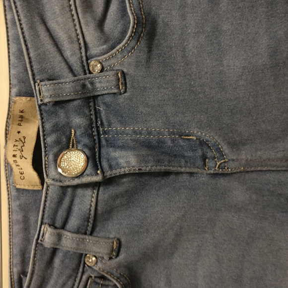 Jeans - Picture 2 of 4